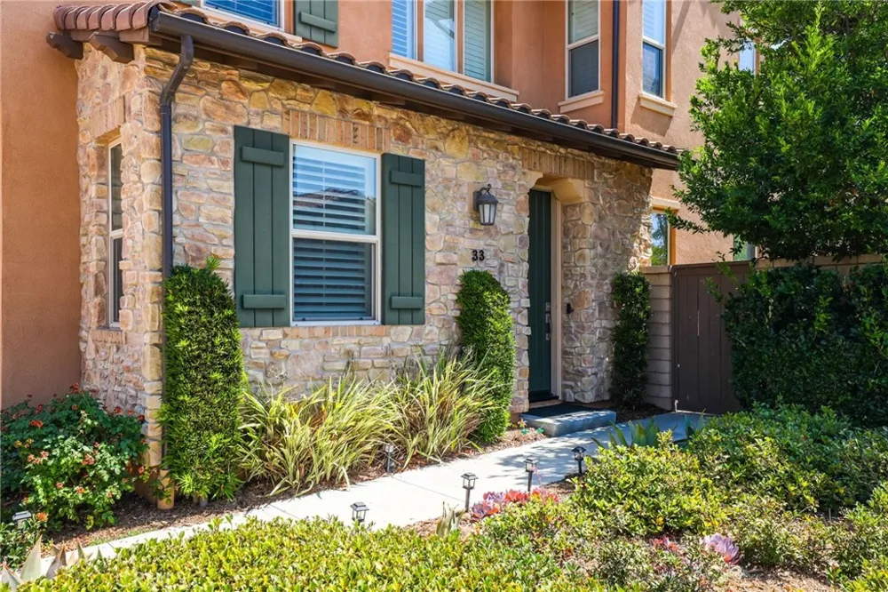 33 Fuchsia Lake Forest, CA 92630