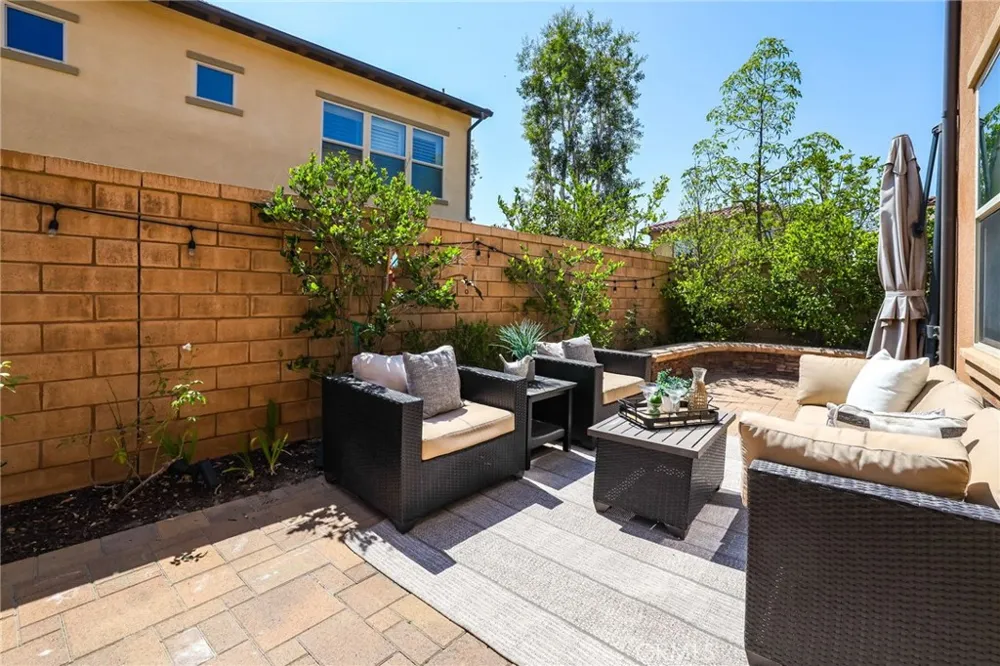 33 Fuchsia Lake Forest, CA 92630