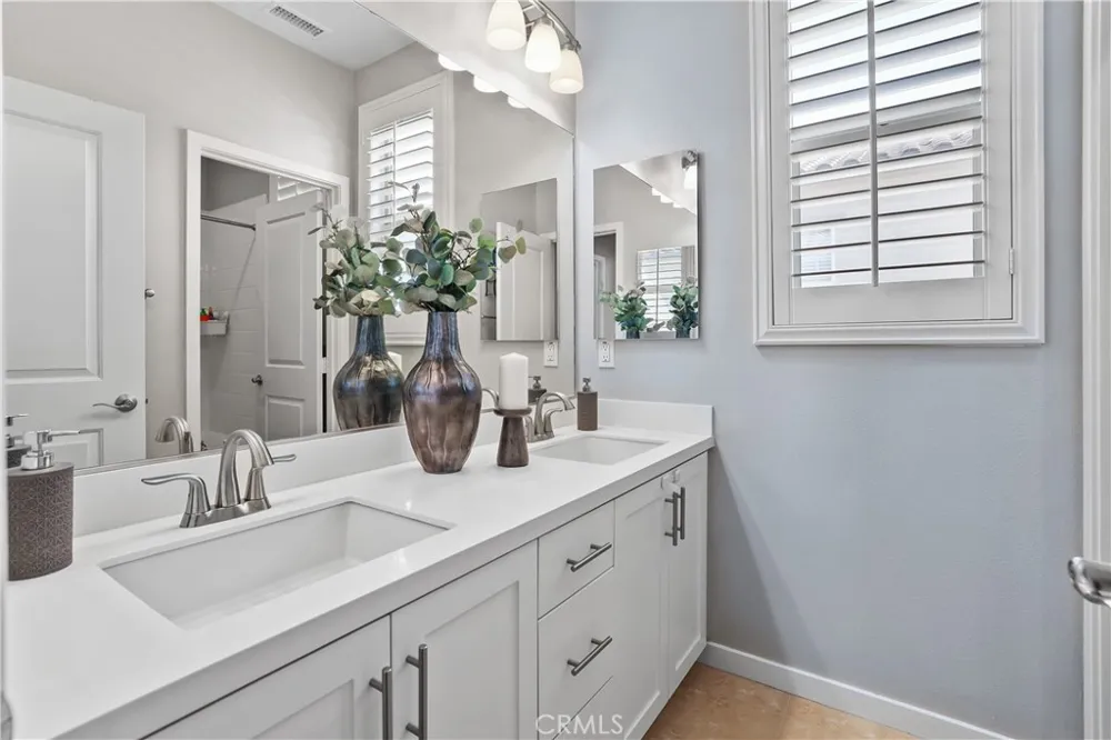 33 Fuchsia Lake Forest, CA 92630