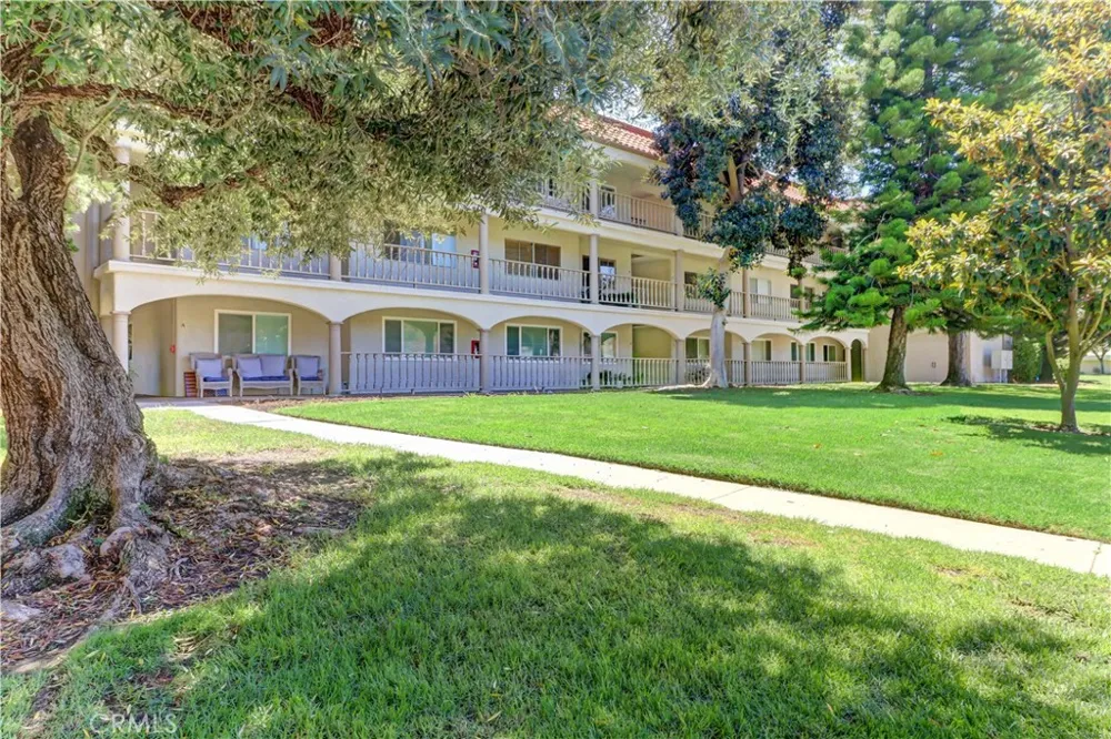 3500 Bahia Blanca W #3B Laguna Woods, CA 92637