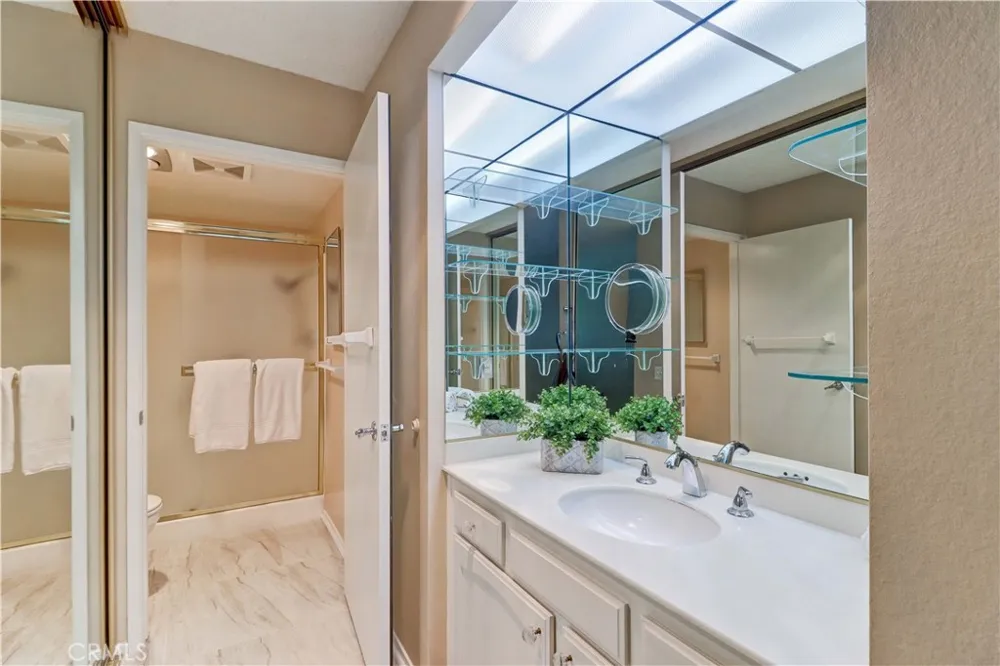 3500 Bahia Blanca W #3B Laguna Woods, CA 92637
