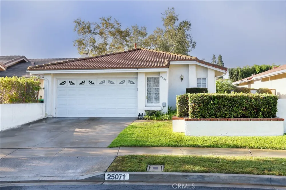 25071 W Sunset Place Laguna Hills, CA 92653