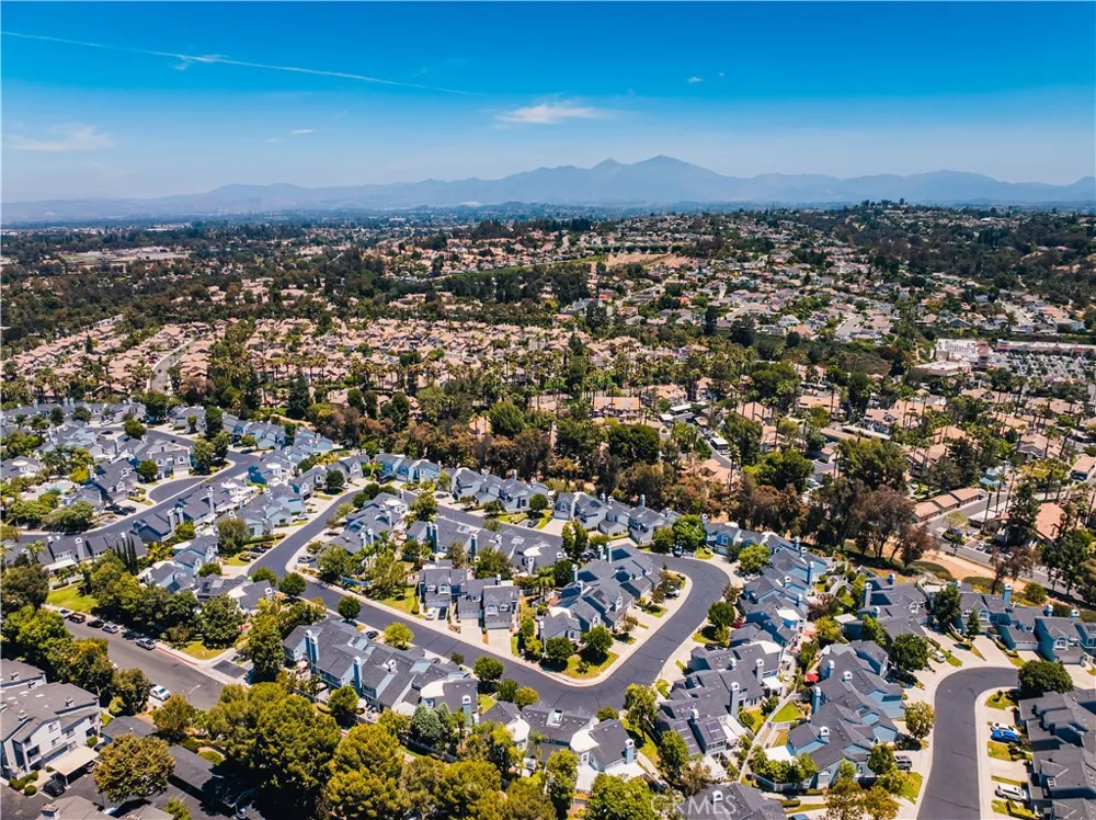 35 Pepperwood Aliso Viejo, CA 92656