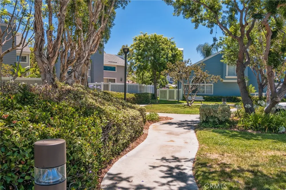 35 Pepperwood Aliso Viejo, CA 92656