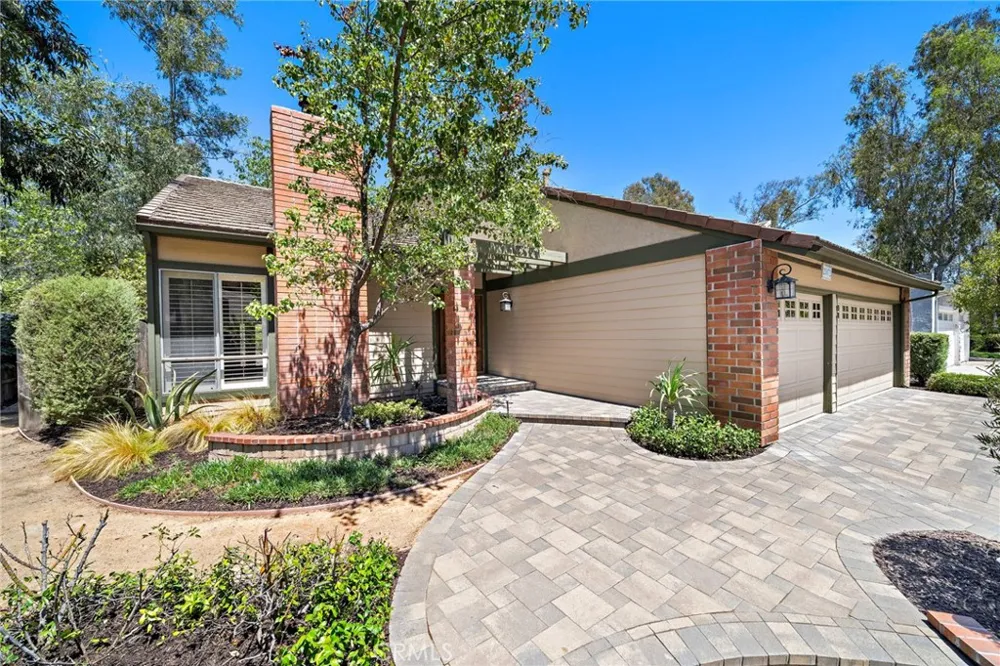 25072 Castlewood Lake Forest, CA 92630