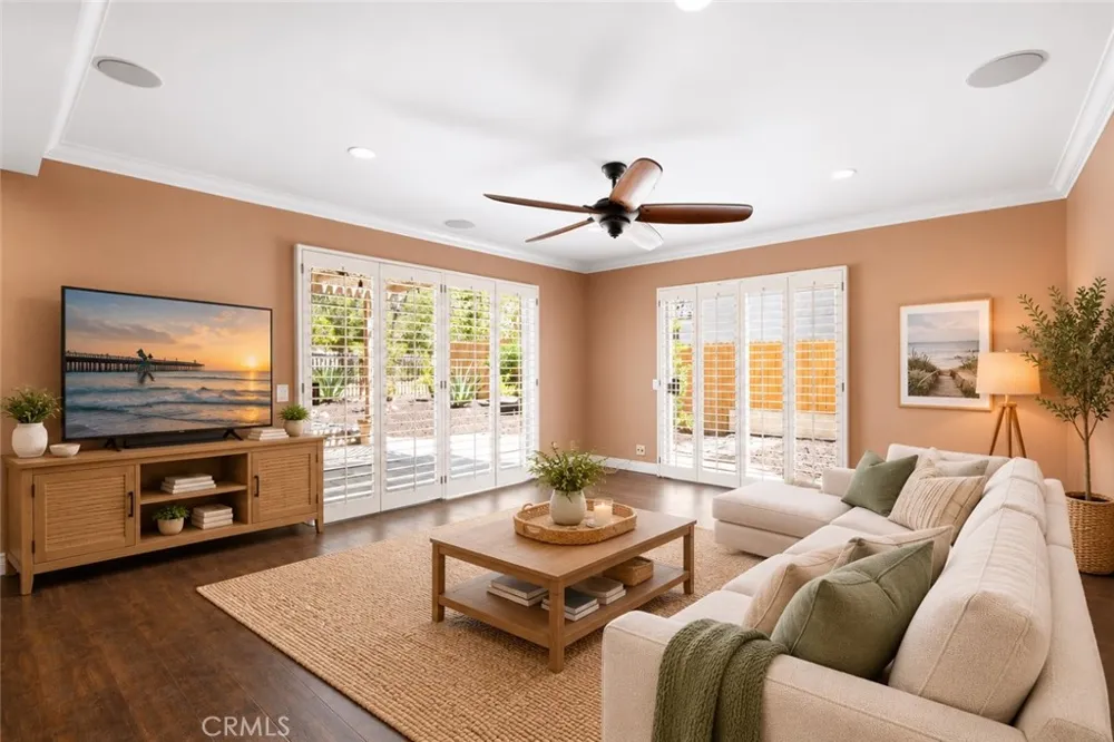 25072 Castlewood Lake Forest, CA 92630