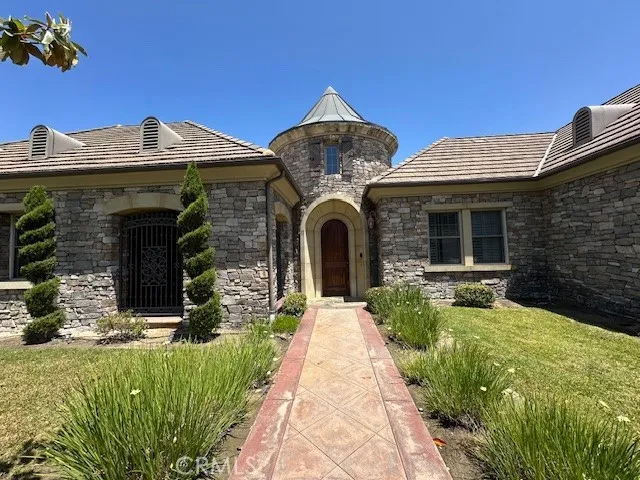 25351 MUSTANG DRIVE Laguna Hills, CA 92653