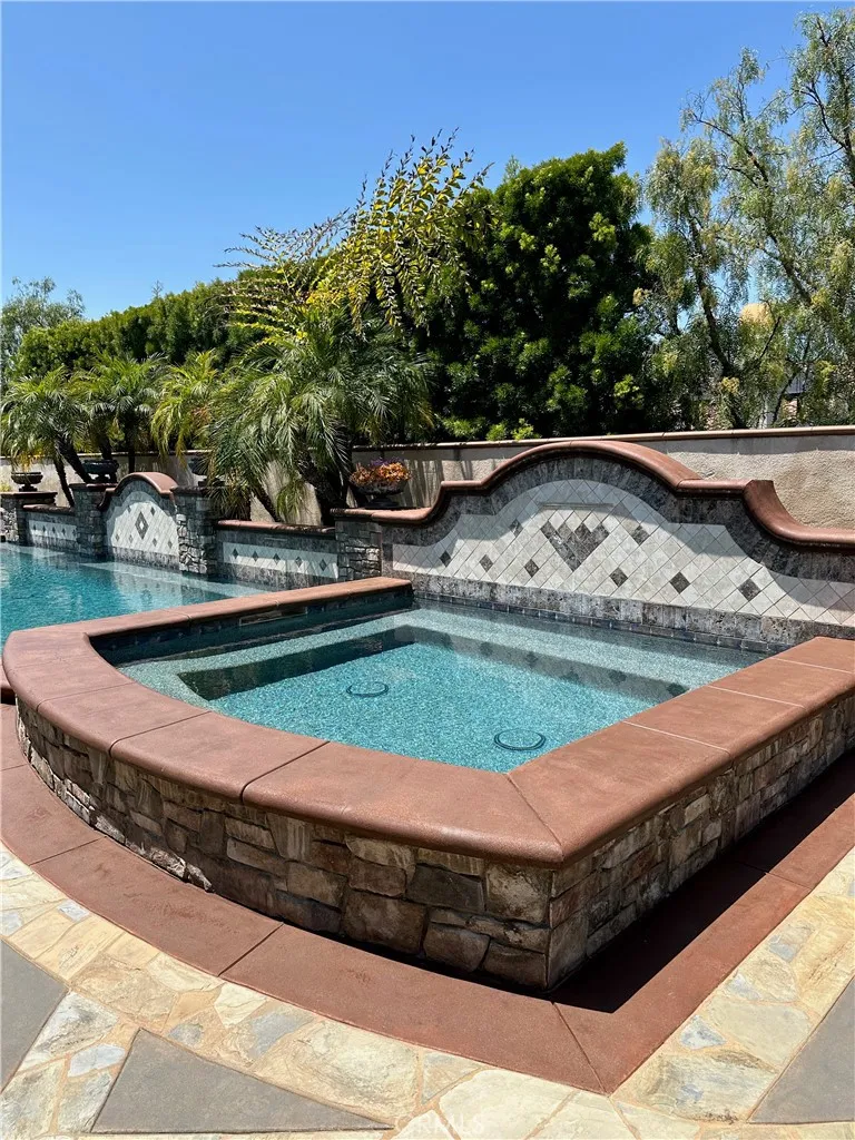 25351 MUSTANG DRIVE Laguna Hills, CA 92653