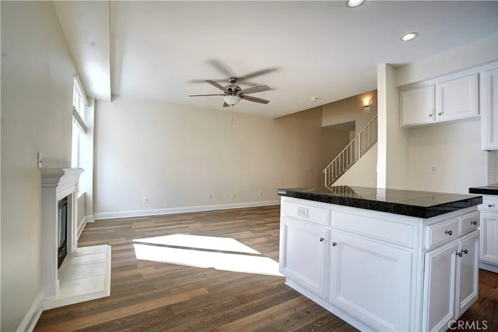 7124 Farralone Avenue #110 Canoga Park, CA 91303