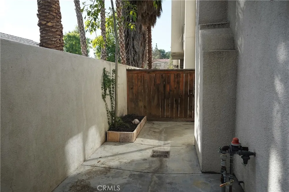 7124 Farralone Avenue #110 Canoga Park, CA 91303