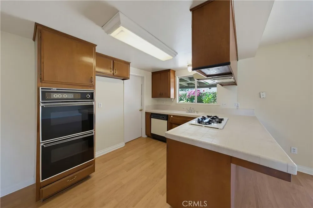 1215 E Mardell Orange, CA 92866