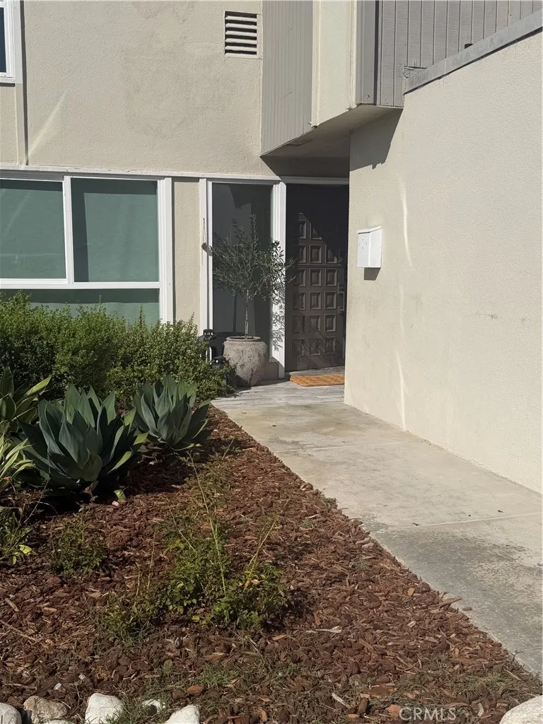 368 Genoa Costa Mesa, CA 92627