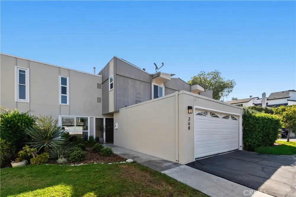 368 Genoa Costa Mesa, CA 92627