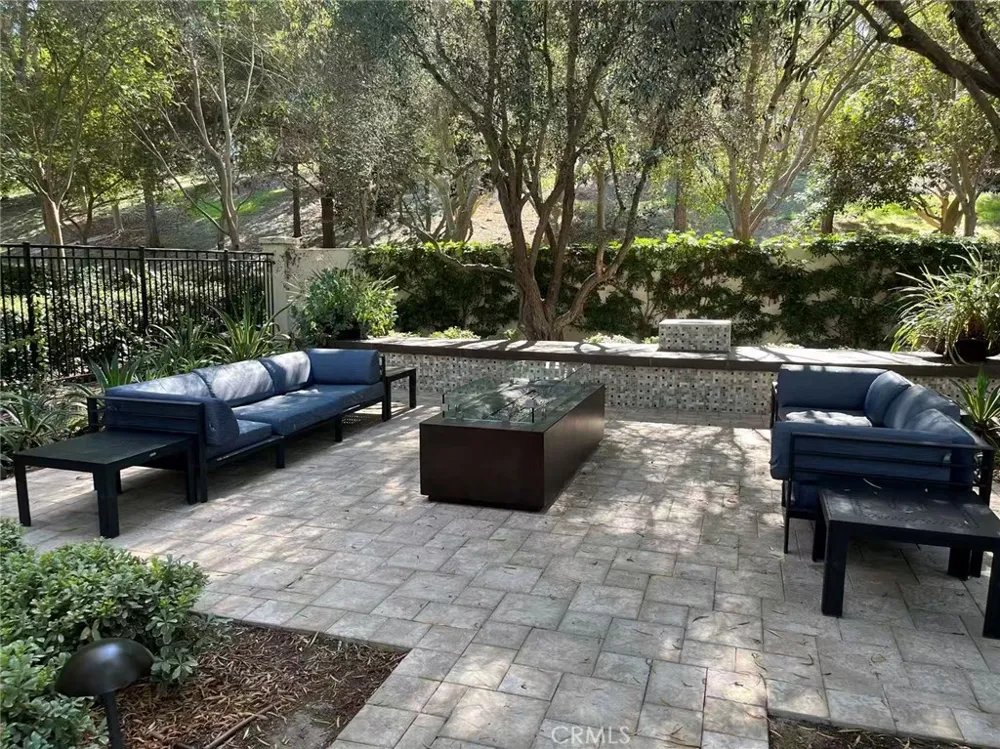 12 Tall Oak Irvine, CA 92603