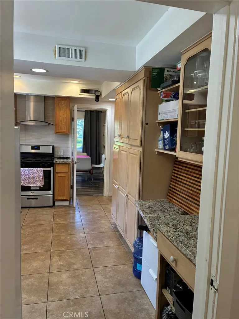 4711 Aqueduct Encino, CA 91436