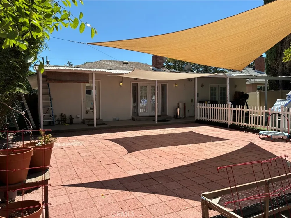 4711 Aqueduct Encino, CA 91436
