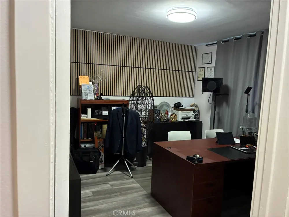 4711 Aqueduct Encino, CA 91436