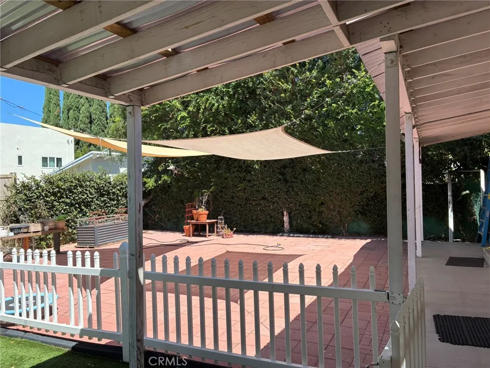 4711 Aqueduct Encino, CA 91436