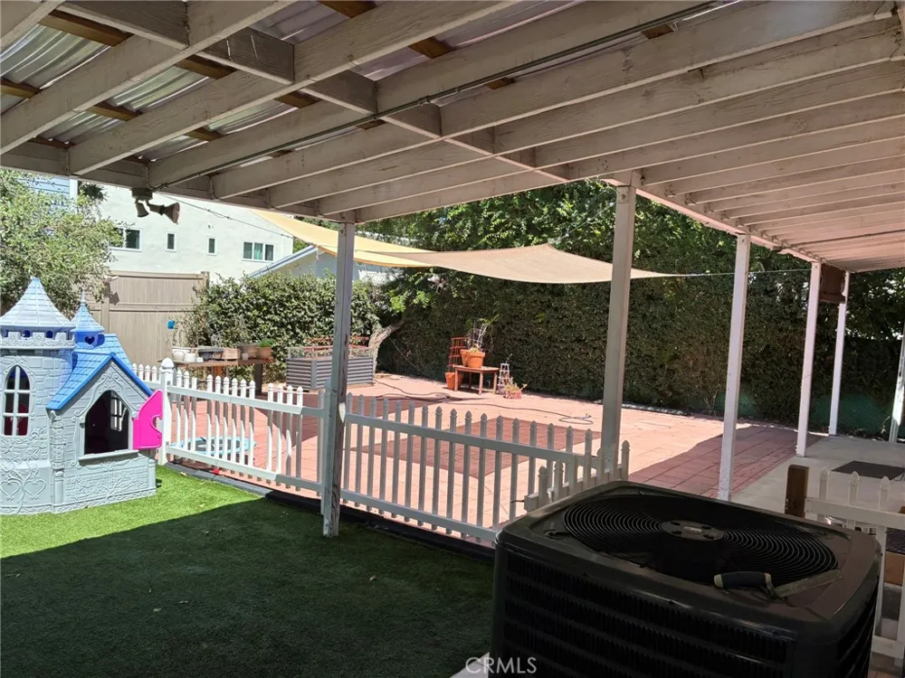 4711 Aqueduct Encino, CA 91436