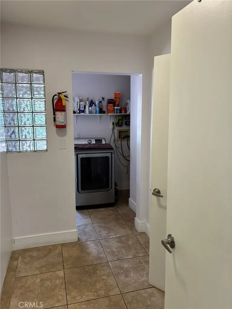 4711 Aqueduct Encino, CA 91436