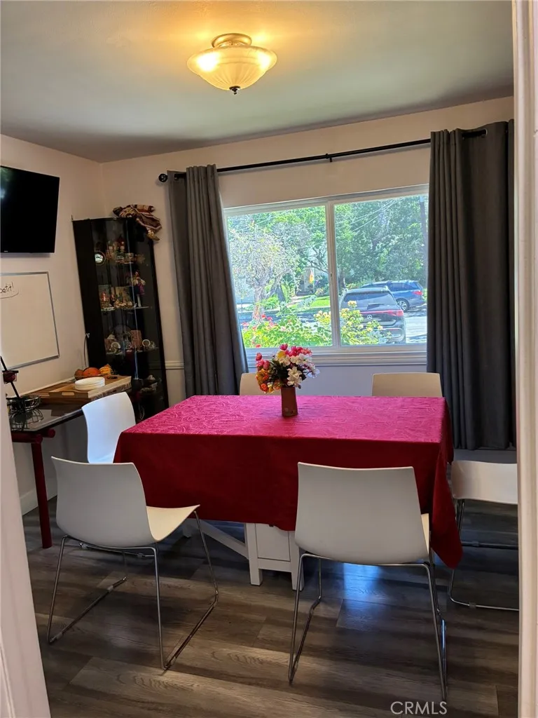 4711 Aqueduct Encino, CA 91436