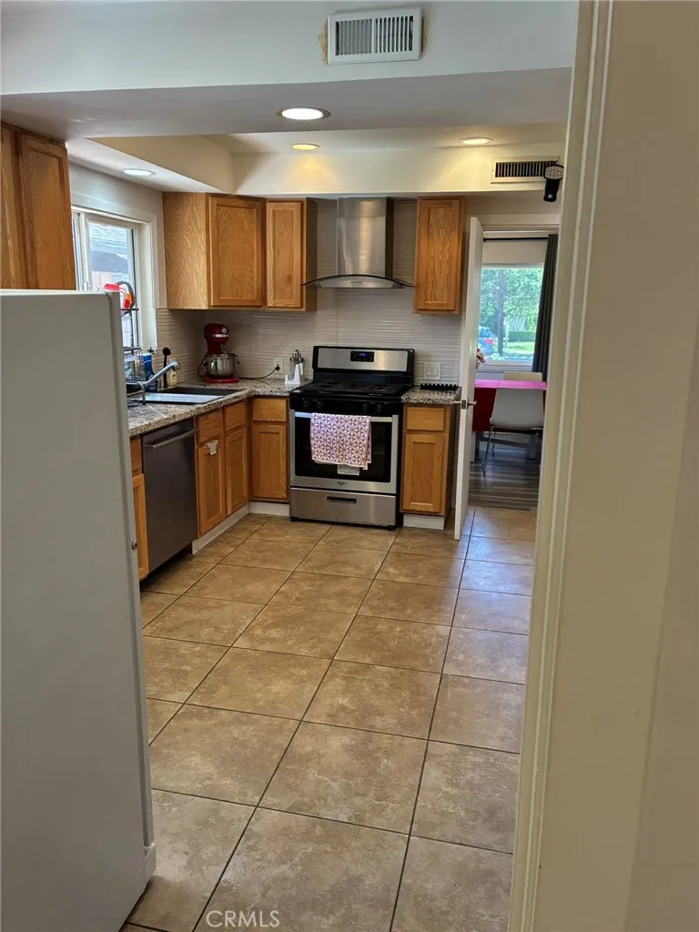 4711 Aqueduct Encino, CA 91436