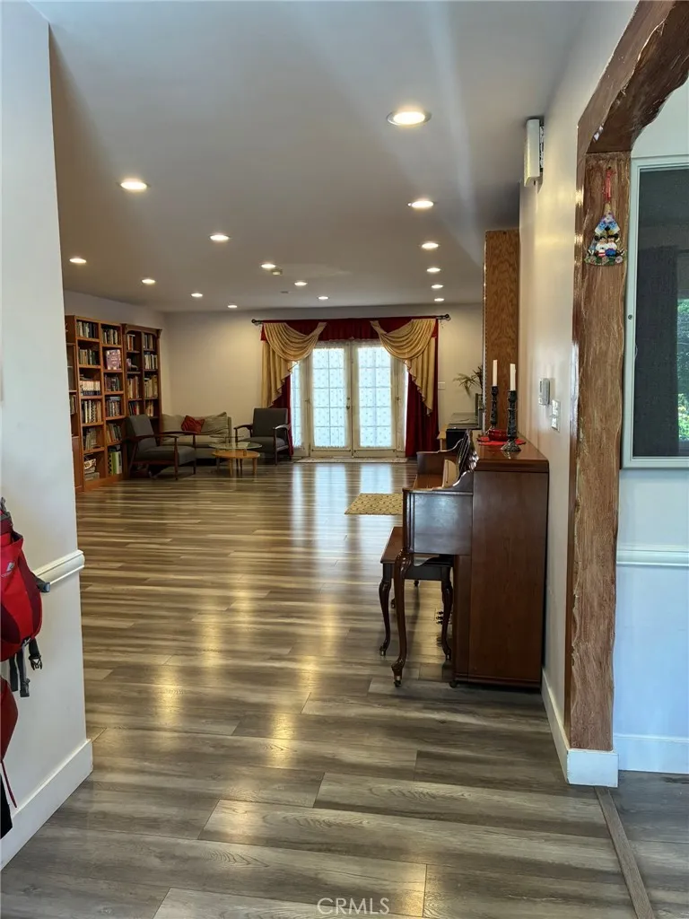 4711 Aqueduct Encino, CA 91436