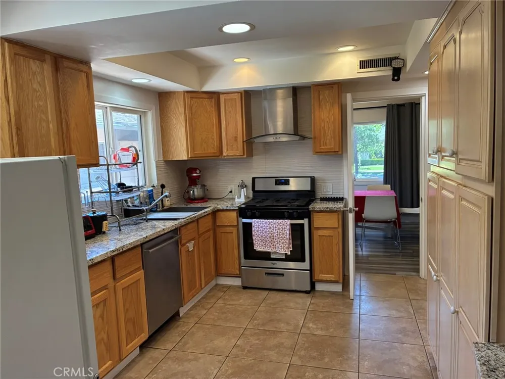 4711 Aqueduct Encino, CA 91436