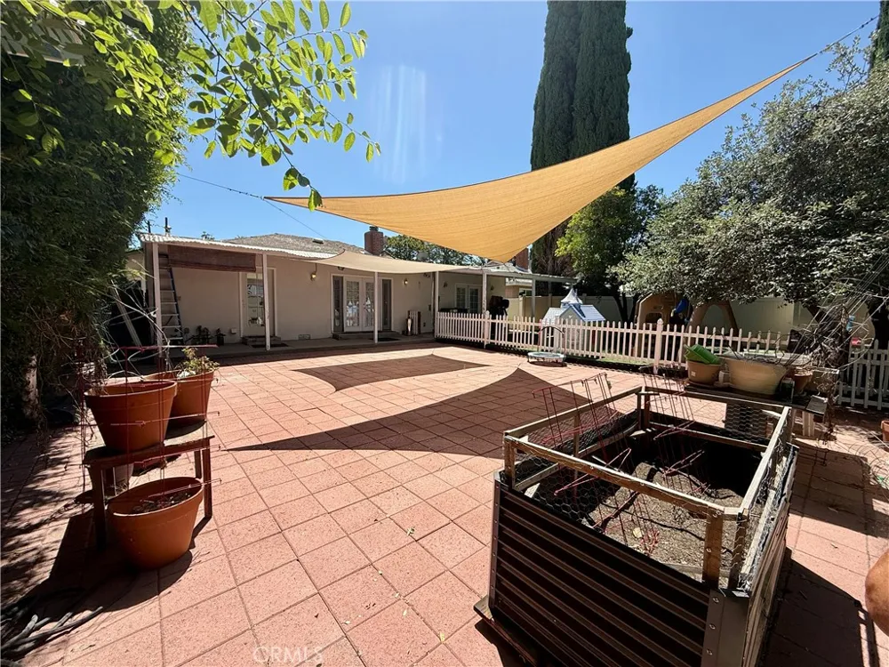 4711 Aqueduct Encino, CA 91436