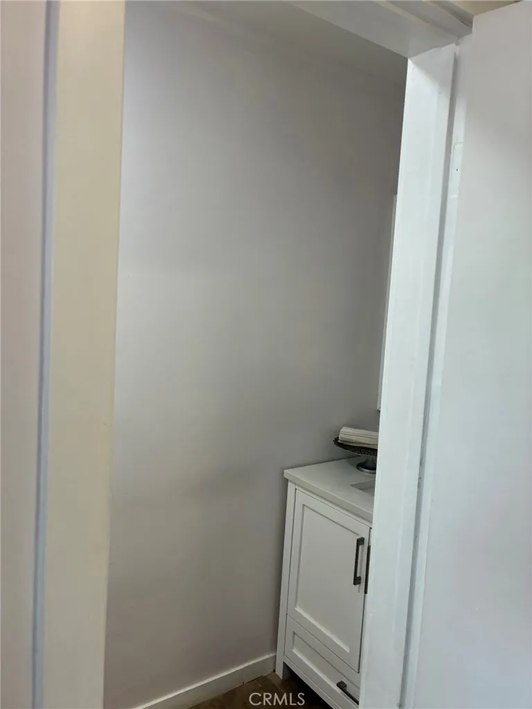 4711 Aqueduct Encino, CA 91436
