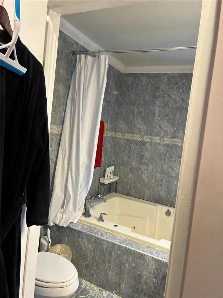 4711 Aqueduct Encino, CA 91436