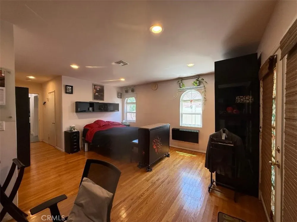 4711 Aqueduct Encino, CA 91436