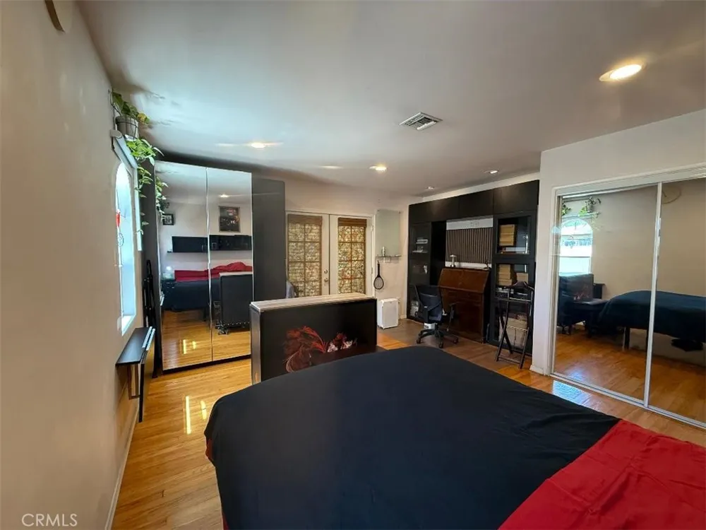 4711 Aqueduct Encino, CA 91436