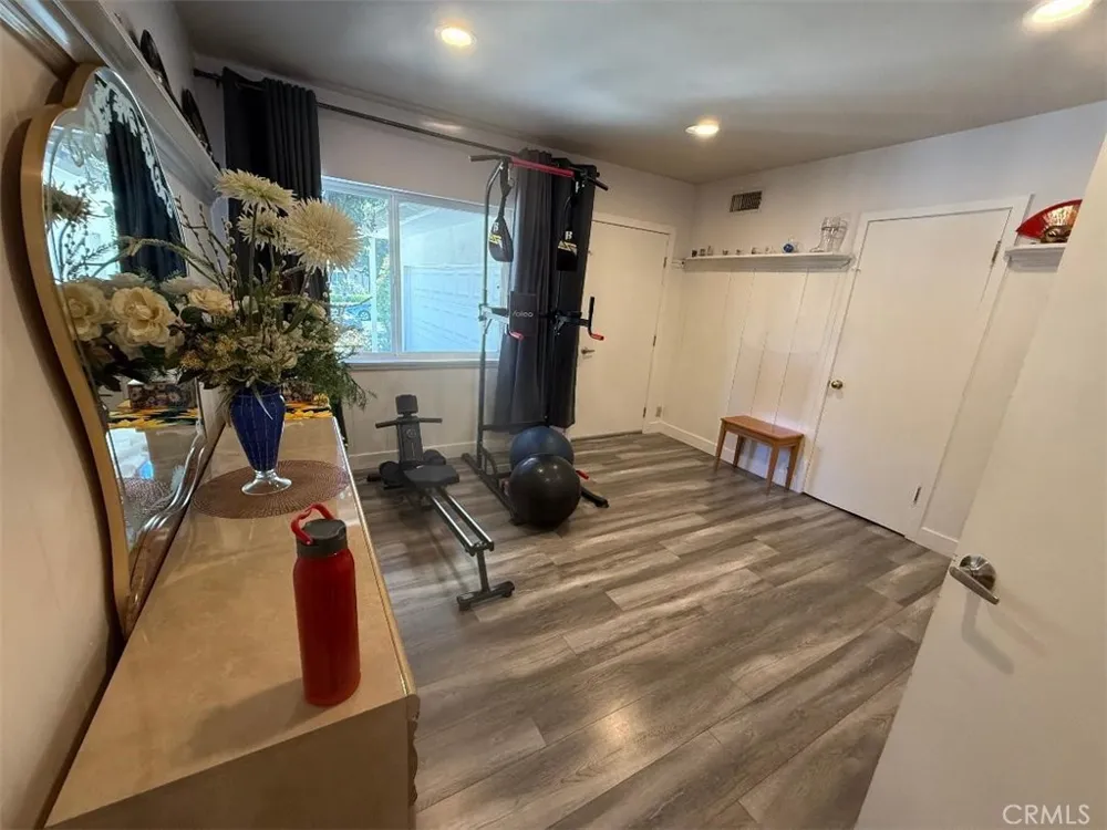 4711 Aqueduct Encino, CA 91436