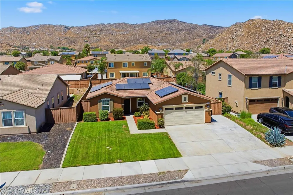 690 Julian San Jacinto, CA 92582
