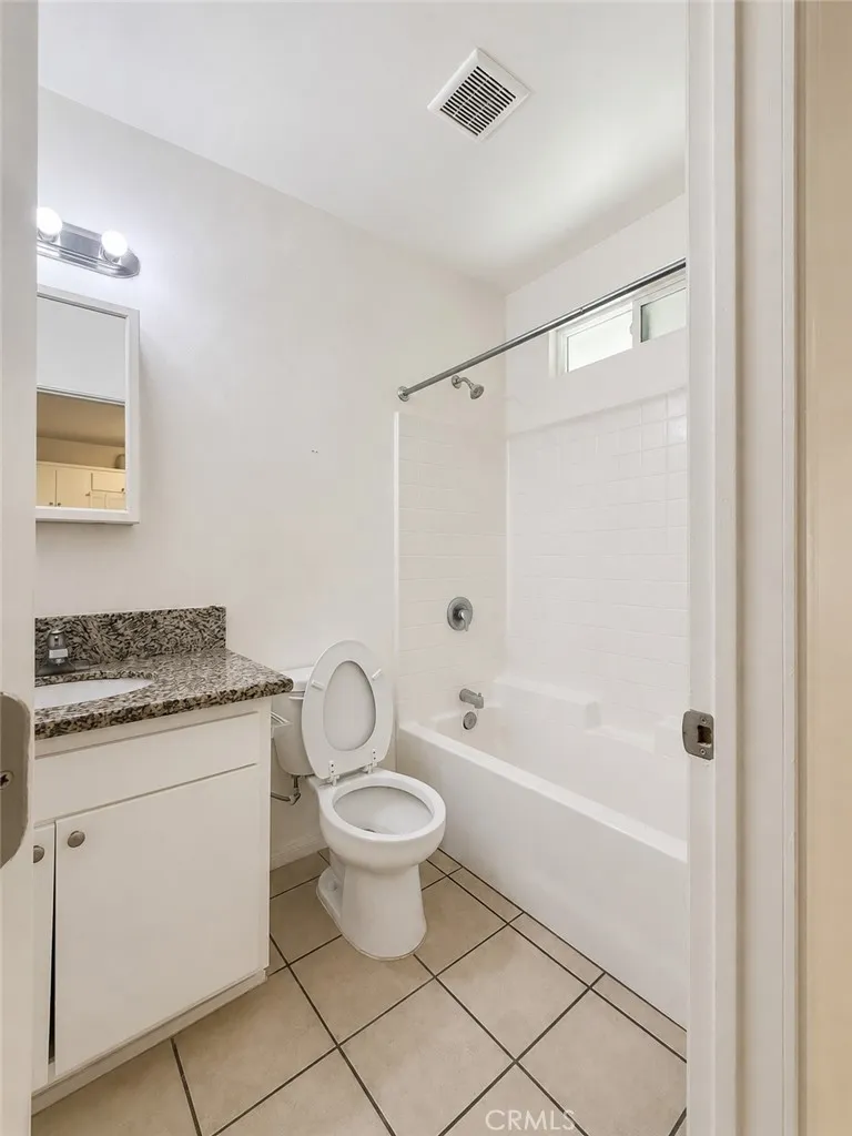 319 Hermosa Avenue #2 Long Beach, CA 90802