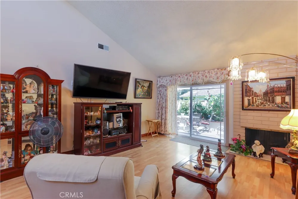 5086 Cinnamon Irvine, CA 92612