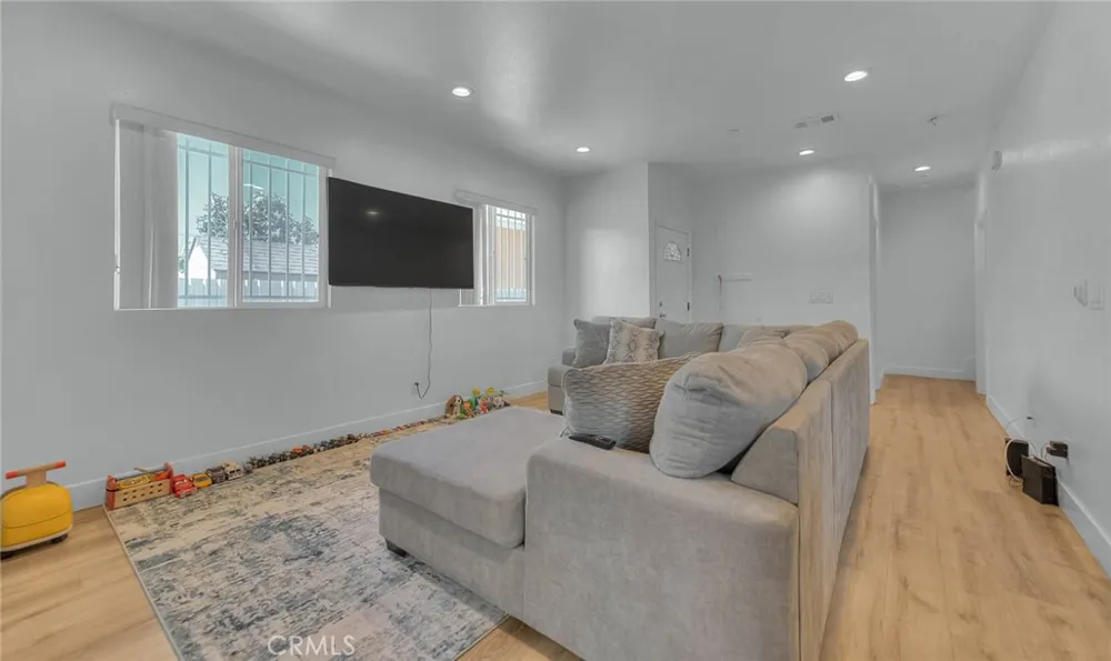 11031 Burin Inglewood, CA 90304