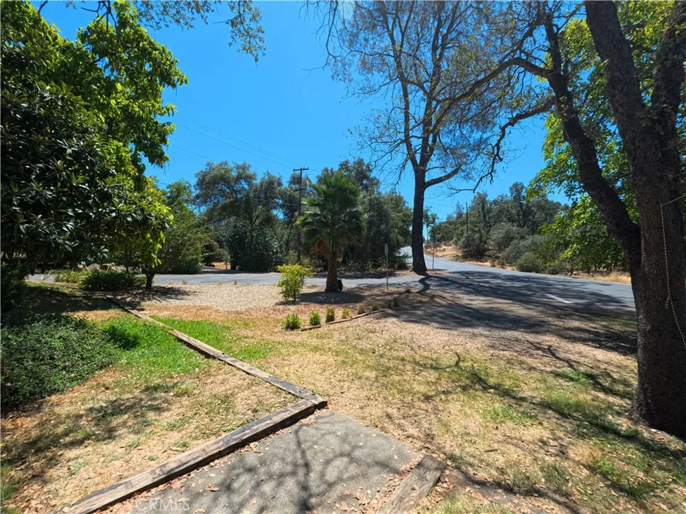 22 Roble Oroville, CA 95966