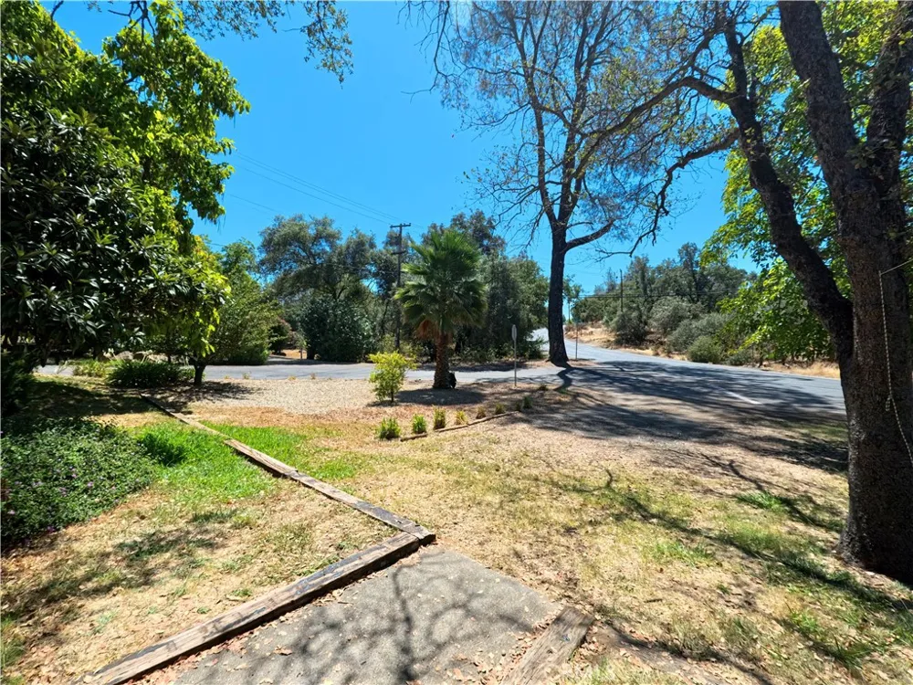 22 Roble Oroville, CA 95966