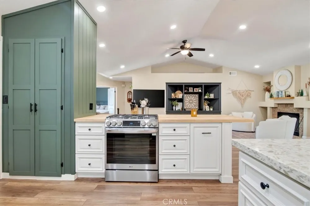 1513 Woodmere Santa Maria, CA 93455
