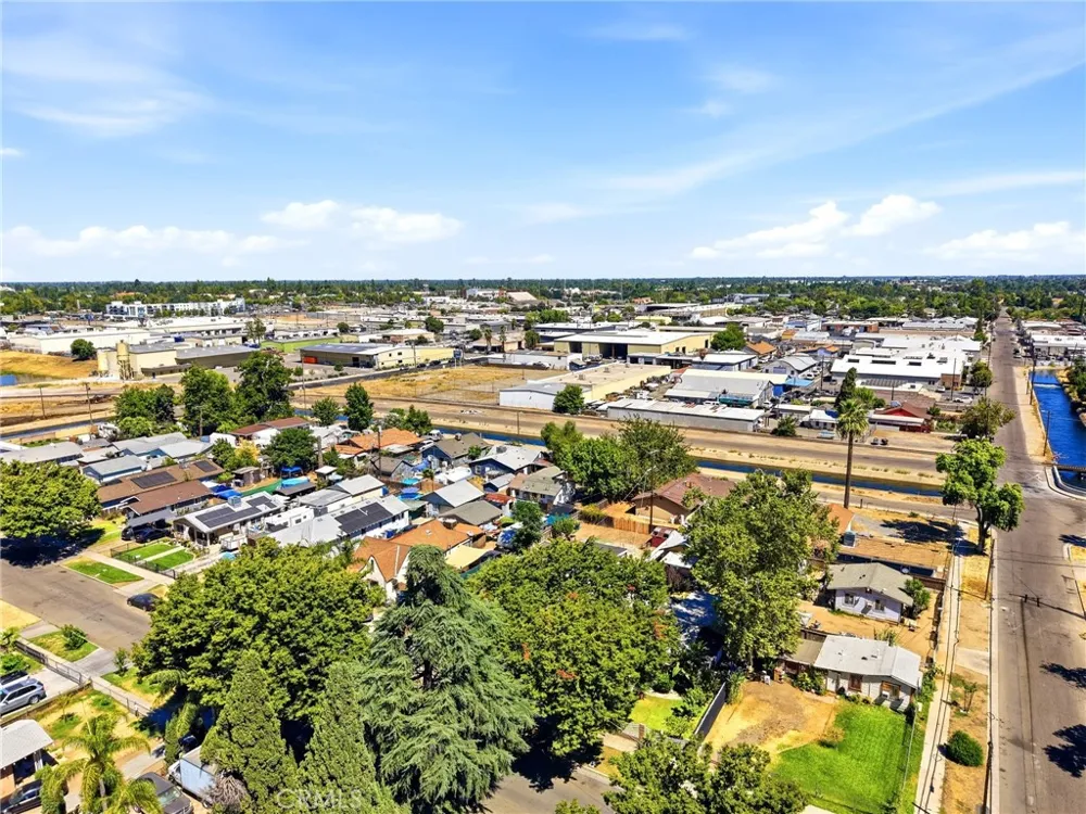 2225 E Lamona Fresno, CA 93703