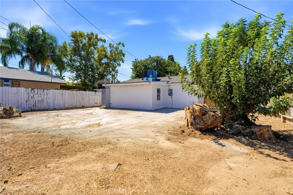 2225 E Lamona Fresno, CA 93703