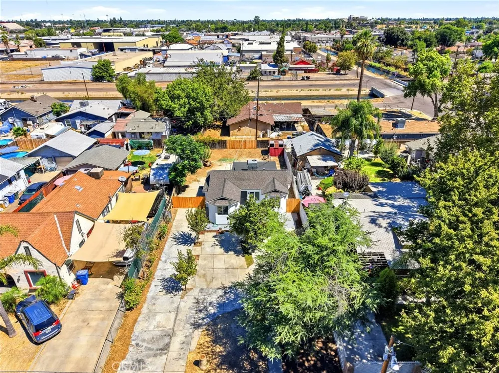 2225 E Lamona Fresno, CA 93703
