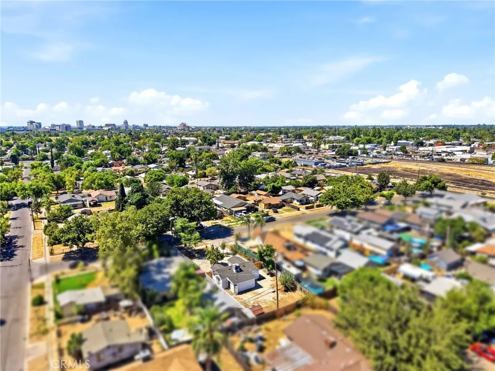 2225 E Lamona Fresno, CA 93703