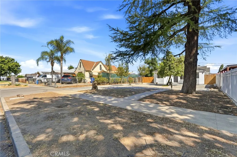 2225 E Lamona Fresno, CA 93703