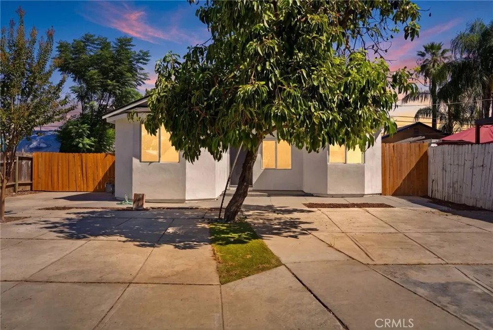 2225 E Lamona Fresno, CA 93703