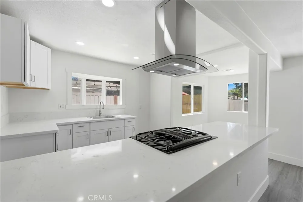 2225 E Lamona Fresno, CA 93703