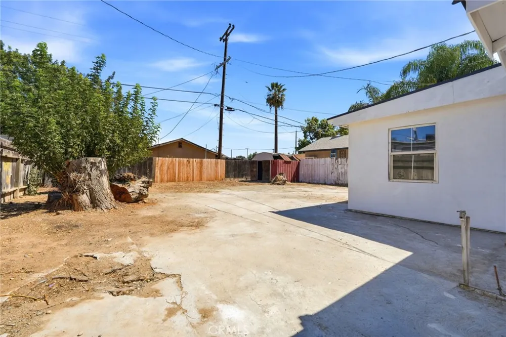 2225 E Lamona Fresno, CA 93703