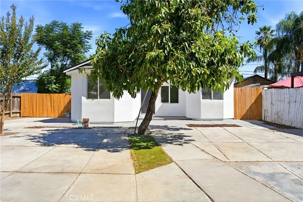 2225 E Lamona Fresno, CA 93703